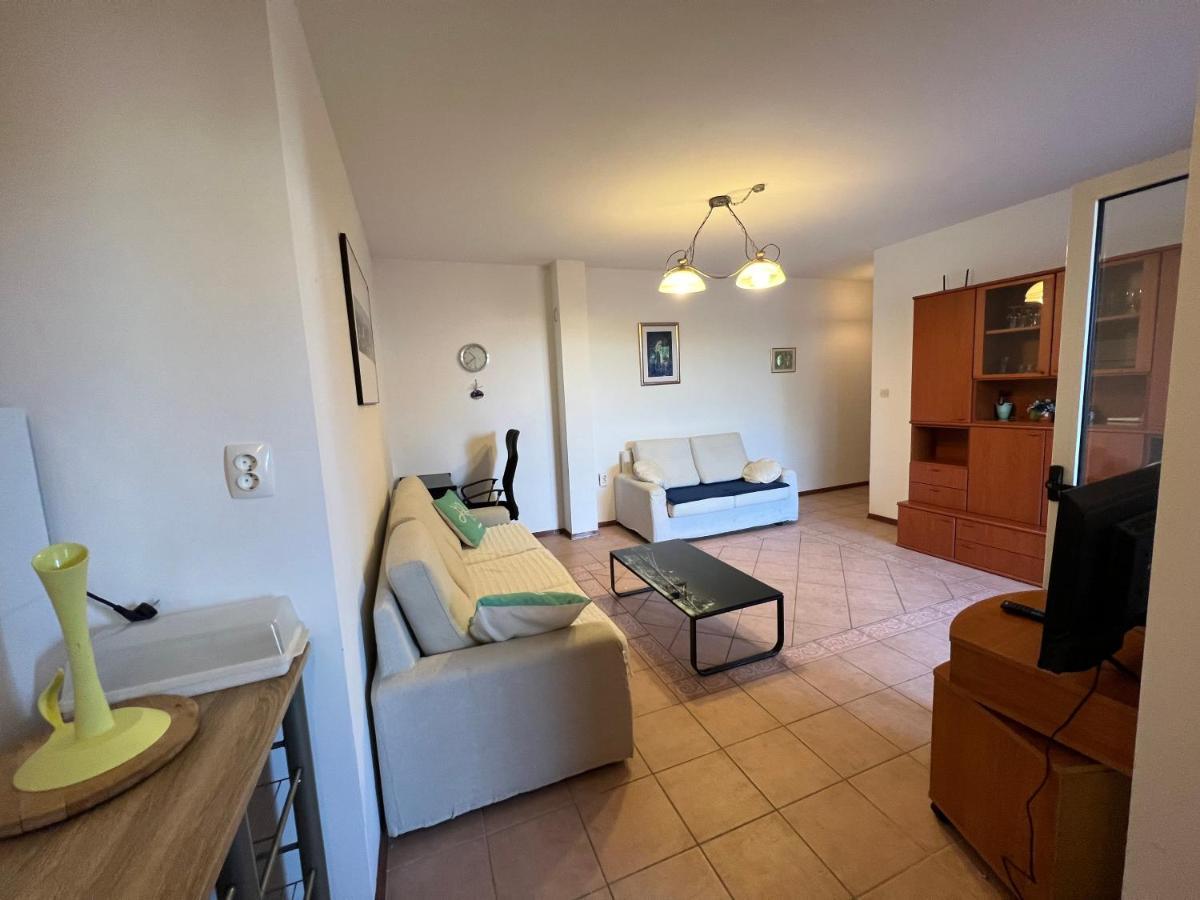 Apartment Luka Novalja Exteriör bild