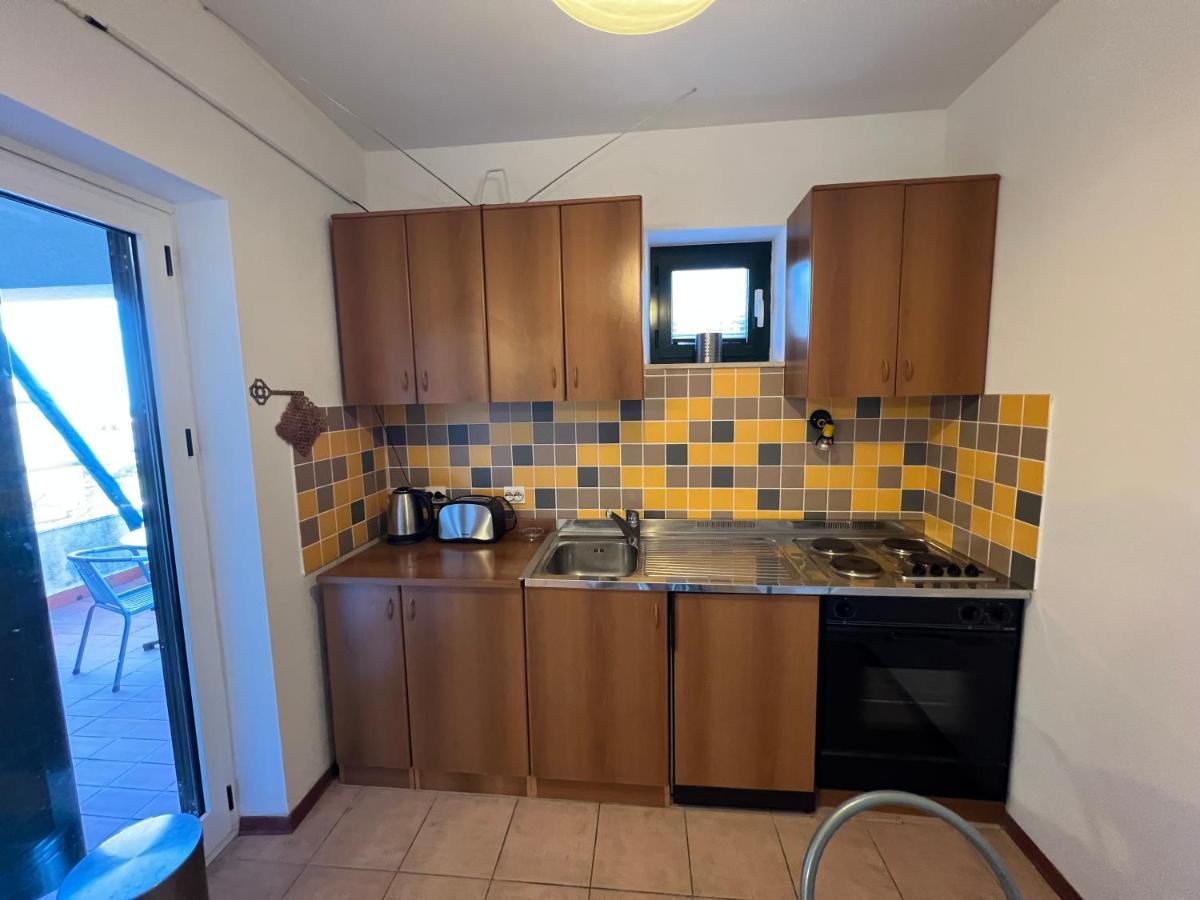 Apartment Luka Novalja Exteriör bild