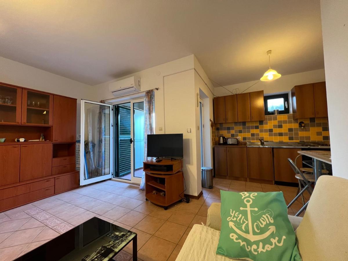 Apartment Luka Novalja Exteriör bild